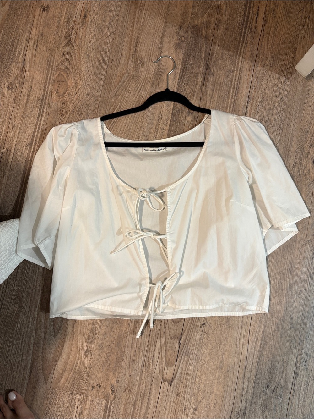 Abercrombie & Fitch White Tie-Front Crop Blouse